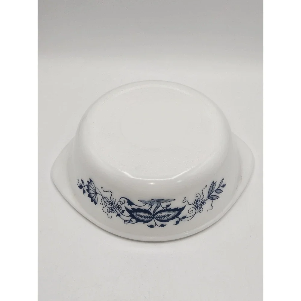 Glasbake J514 Blue Onion Milk Glass 2 Qt Round Casserole Baking Dish